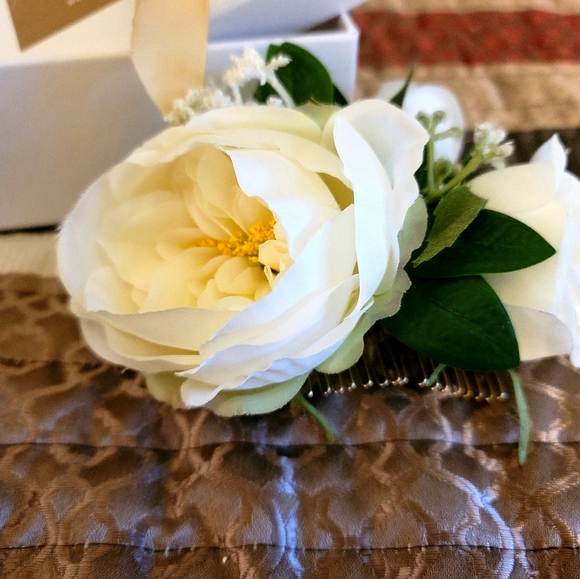 Beautiful Hair Comb/veil topper - Picture 2 of 4